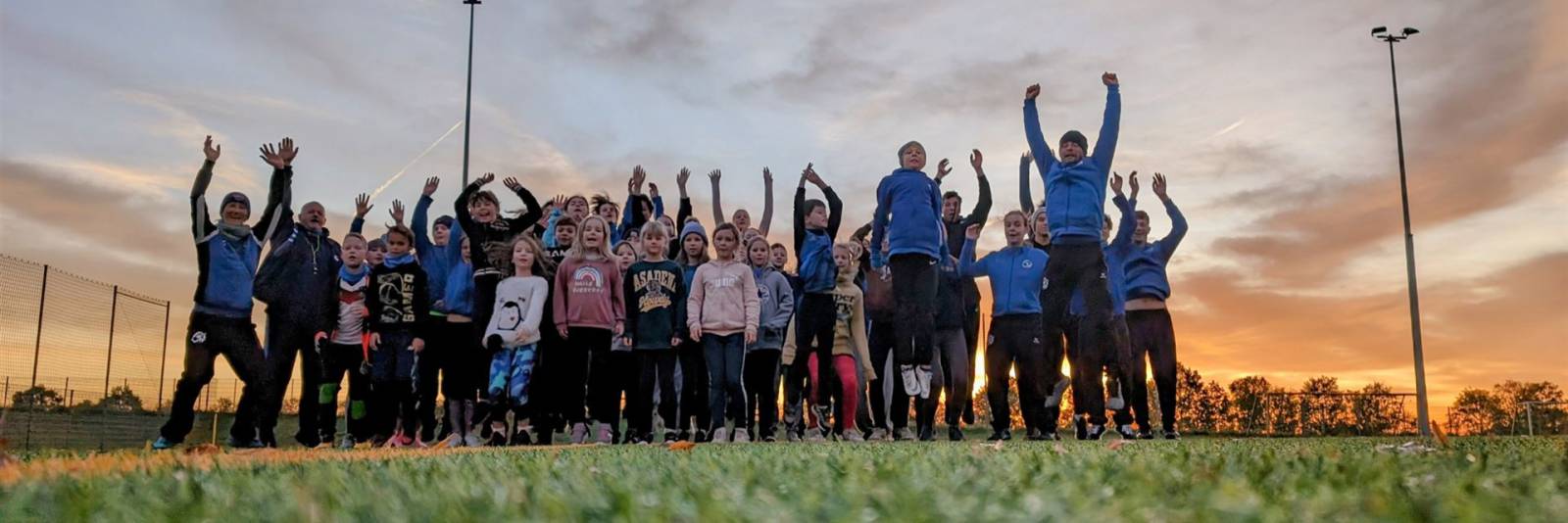 Gruppenbild mit Sonnenaufgang
